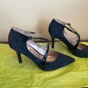 Size 10M navy heels